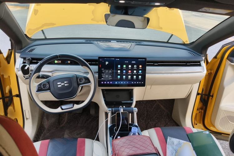 Used Aiways U6 2023 Play 63 kWh Center Console