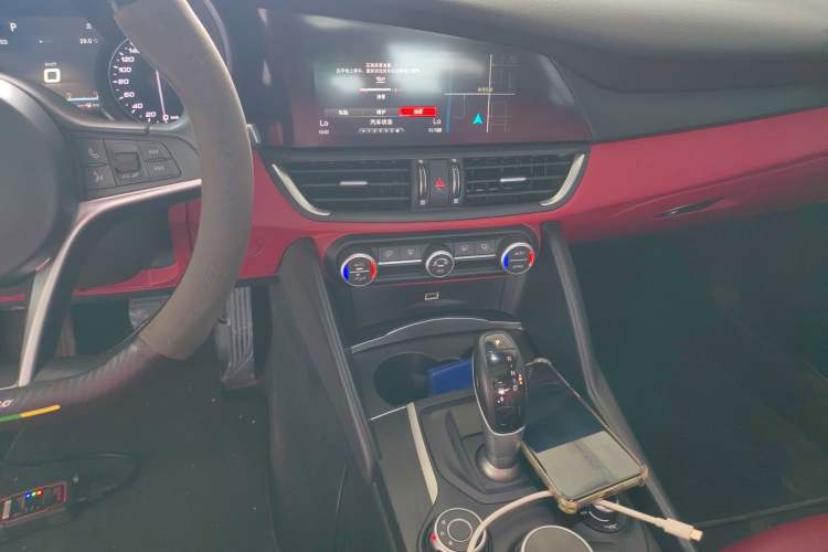Used Alfa Romeo Giulia 2017 2.0T 200HP Luxury Edition Audio And AC Panel