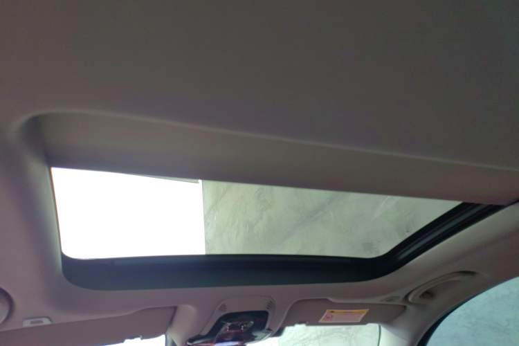 Used Alfa Romeo Giulia 2017 2.0T 200HP Luxury Edition Headliner