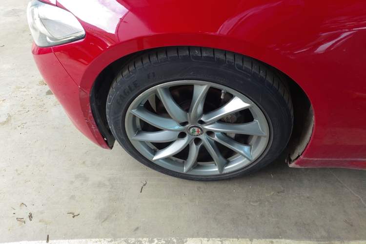 Used Alfa Romeo Giulia 2017 2.0T 200HP Luxury Edition Left Front Wheel Hub