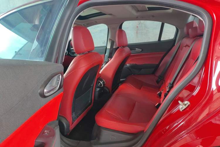 Used Alfa Romeo Giulia 2017 2.0T 200HP Luxury Edition Left Rear Seat