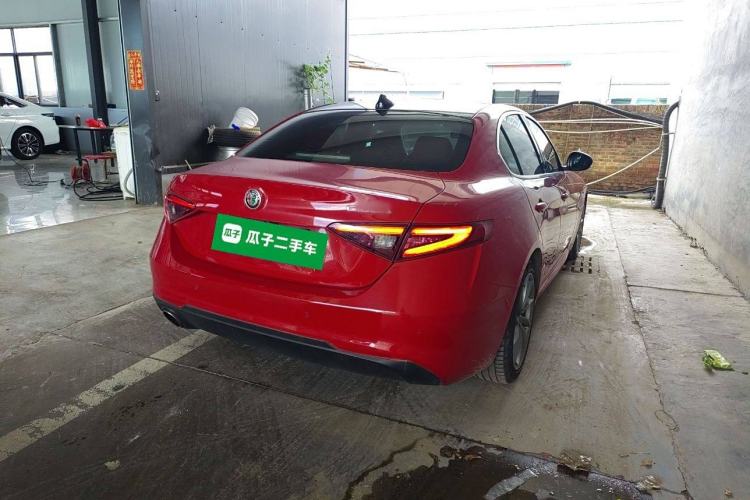 Used Alfa Romeo Giulia 2017 2.0T 200HP Luxury Edition Rear Right 45 Deg