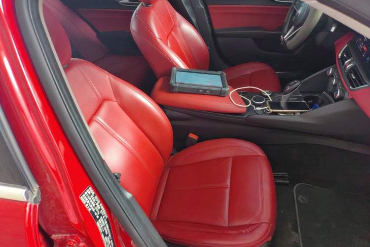 Used Alfa Romeo Giulia 2017 2.0T 200HP Luxury Edition Right Front Seat