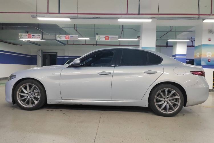 Used Alfa Romeo Giulia 2022 2.0T 280HP Ti Driving Edition Exterior 5