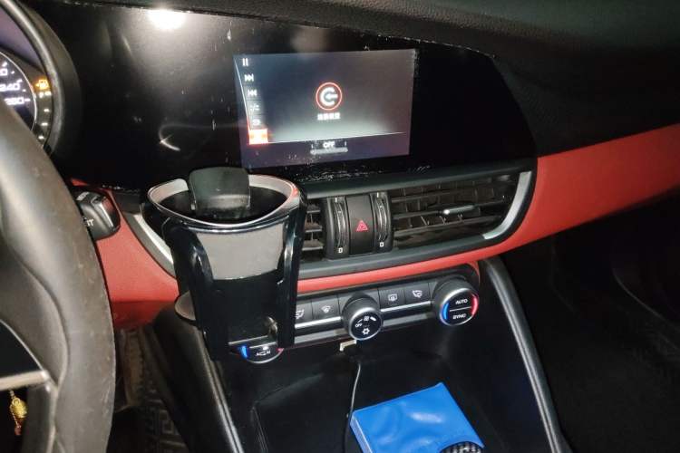 Used Alfa Romeo Giulia 2017 2.0T 200HP Elite Edition Audio And AC Panel