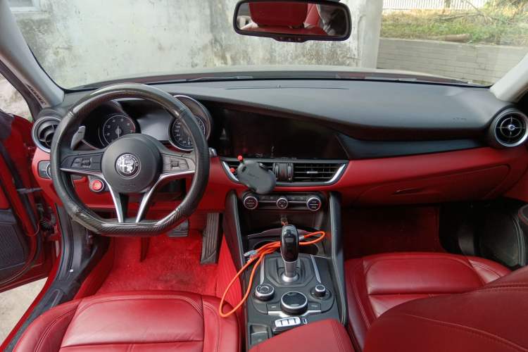 Used Alfa Romeo Giulia 2017 2.0T 280HP Luxury Edition Center Console