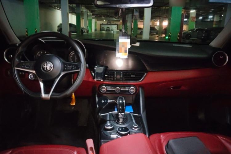 Used Alfa Romeo Giulia 2017 2.0T 200HP Elite Edition Center Console