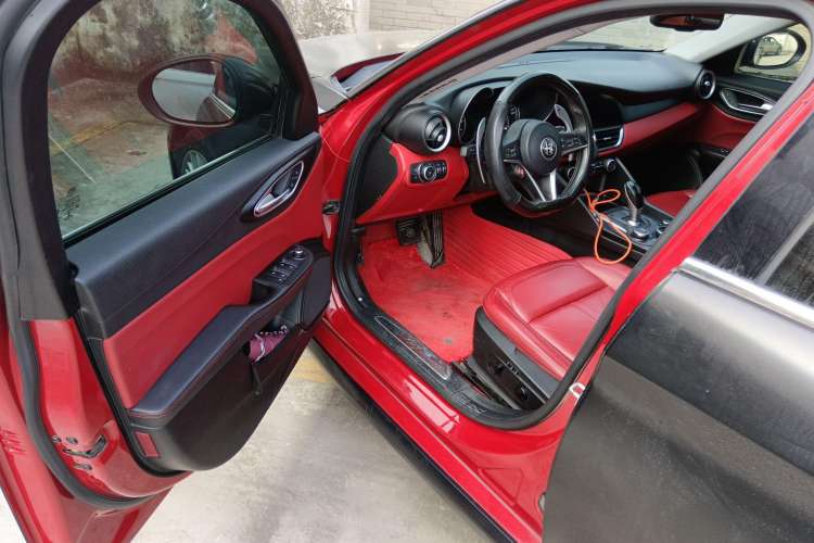 Used Alfa Romeo Giulia 2017 2.0T 280HP Luxury Edition Driver Seat