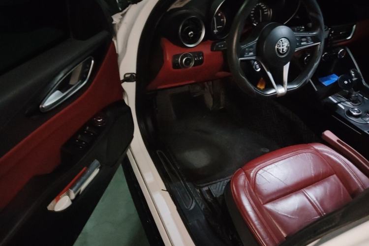 Used Alfa Romeo Giulia 2017 2.0T 200HP Elite Edition Driver Seat