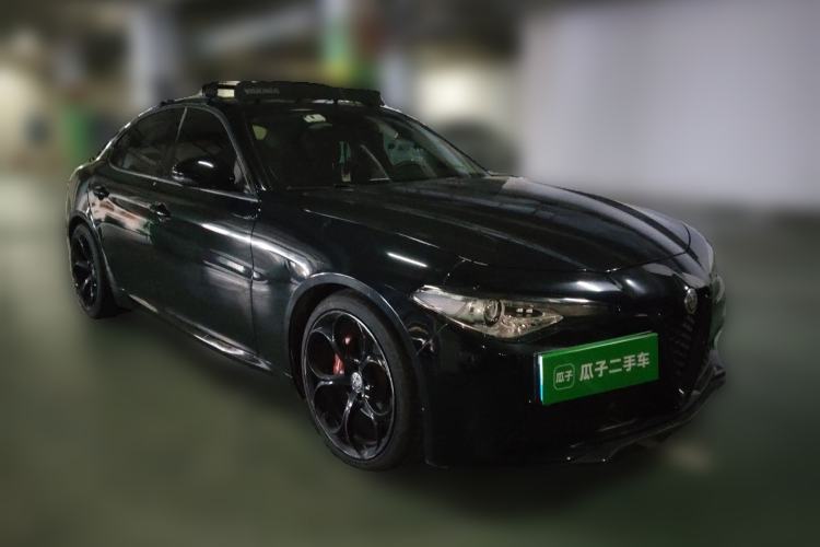 Used Alfa Romeo Giulia 2017 2.0T 200HP Elite Edition Front Right 45 Deg