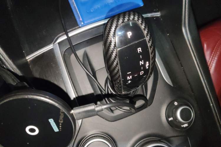 Used Alfa Romeo Giulia 2017 2.0T 200HP Elite Edition Gear Lever