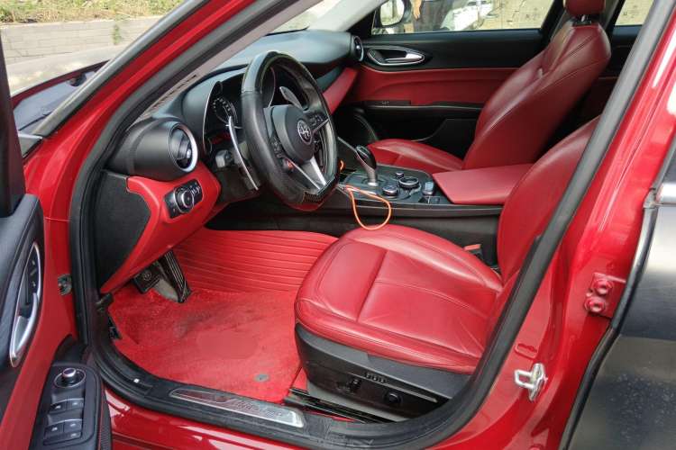 Used Alfa Romeo Giulia 2017 2.0T 280HP Luxury Edition Left Front Seat