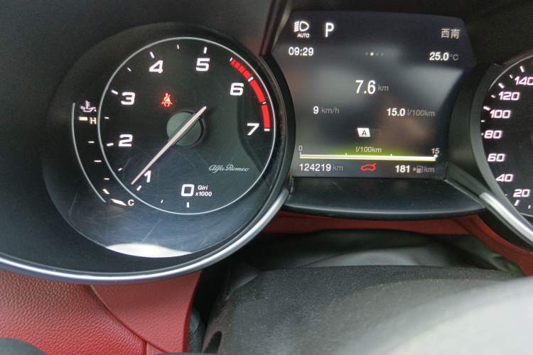 Used Alfa Romeo Giulia 2017 2.0T 280HP Luxury Edition Odometer Close Up