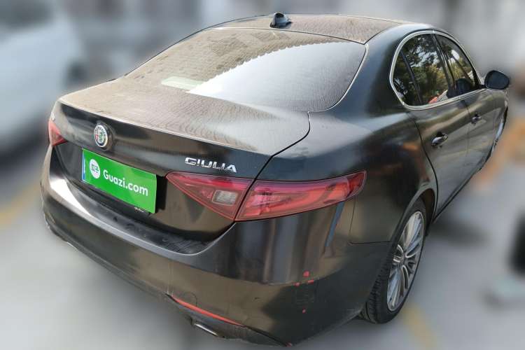 Used Alfa Romeo Giulia 2017 2.0T 280HP Luxury Edition Rear Right 45 Deg
