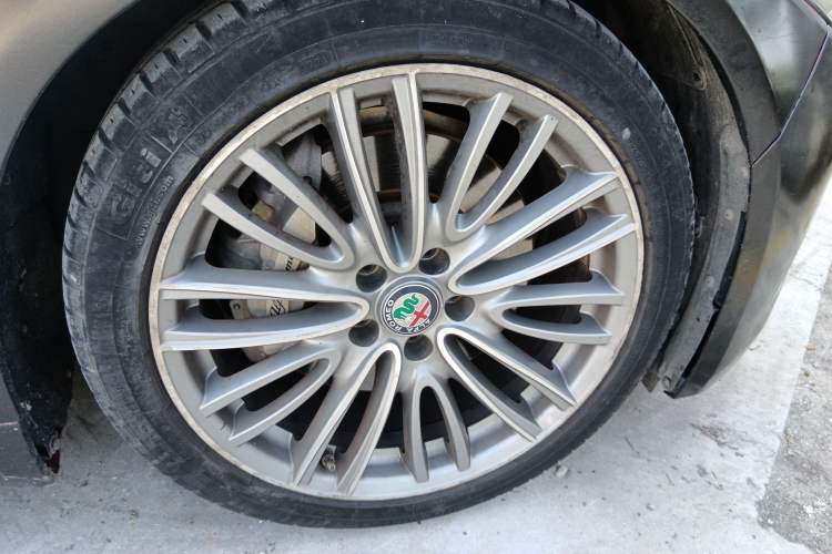 Used Alfa Romeo Giulia 2017 2.0T 280HP Luxury Edition Right Front Wheel Hub