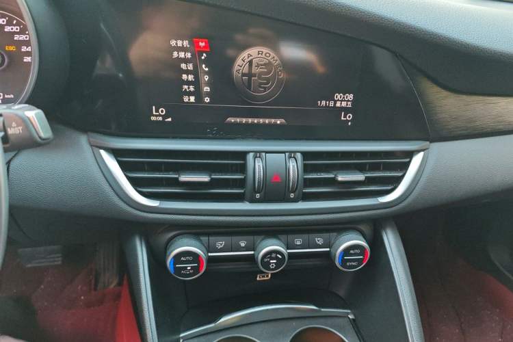 Used Alfa Romeo Giulia 2017 2.0T 280HP Luxury Edition Audio And AC Panel