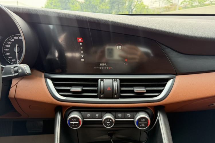Used Alfa Romeo Giulia 2017 2.0T 200HP Elite Edition Audio And AC Panel