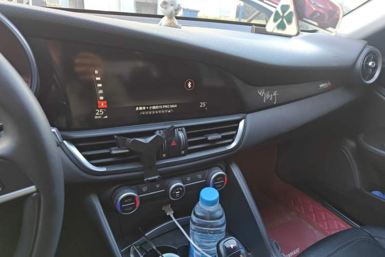 Used Alfa Romeo Giulia 2017 2.0T 200HP Luxury Edition Audio And AC Panel