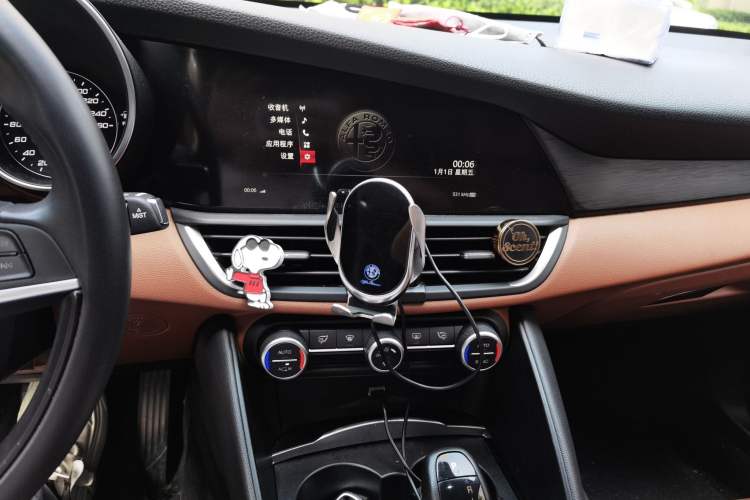Used Alfa Romeo Giulia 2017 2.0T 200HP Elite Edition Audio And AC Panel