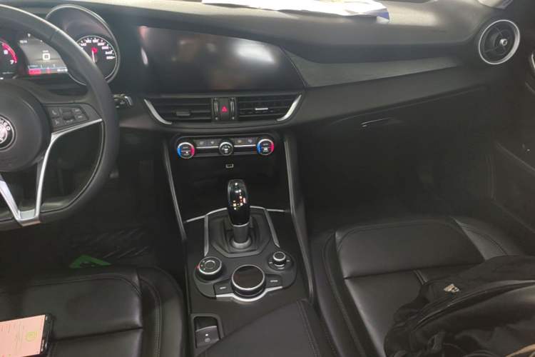 Used Alfa Romeo Giulia 2017 2.0T 200HP Luxury Edition Audio And AC Panel