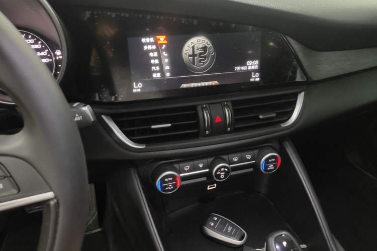 Used Alfa Romeo Giulia 2017 2.0T 200HP Luxury Edition Audio And AC Panel