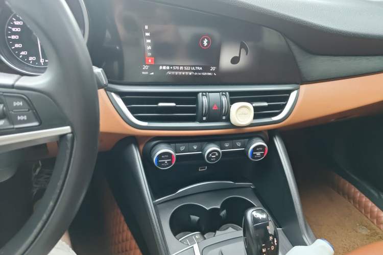 Used Alfa Romeo Giulia 2017 2.0T 280HP Luxury Edition Audio And AC Panel