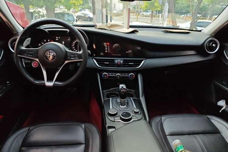 Used Alfa Romeo Giulia 2017 2.0T 280HP Luxury Edition Center Console