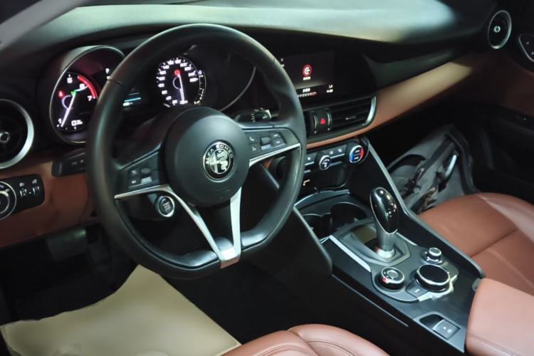 Used Alfa Romeo Giulia 2017 2.0T 200HP Elite Edition Center Console