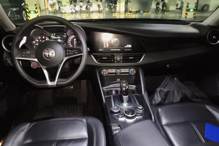 Used Alfa Romeo Giulia 2017 2.0T 280HP Luxury Edition Center Console