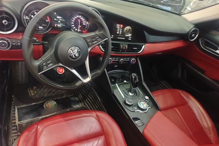 Used Alfa Romeo Giulia 2017 2.0T 200HP Elite Edition Center Console