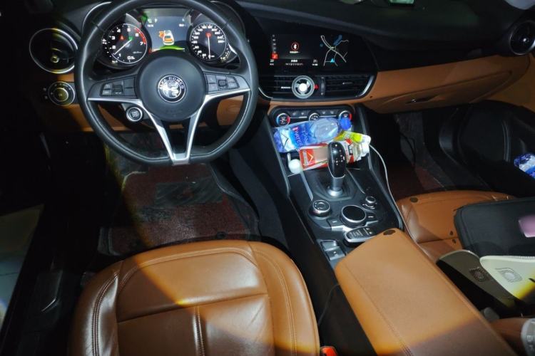 Used Alfa Romeo Giulia 2017 2.0T 280HP Luxury Edition Center Console