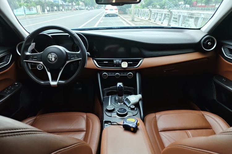 Used Alfa Romeo Giulia 2017 2.0T 280HP Luxury Edition Center Console