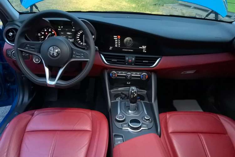 Used Alfa Romeo Giulia 2017 2.0T 200HP Luxury Edition Center Console