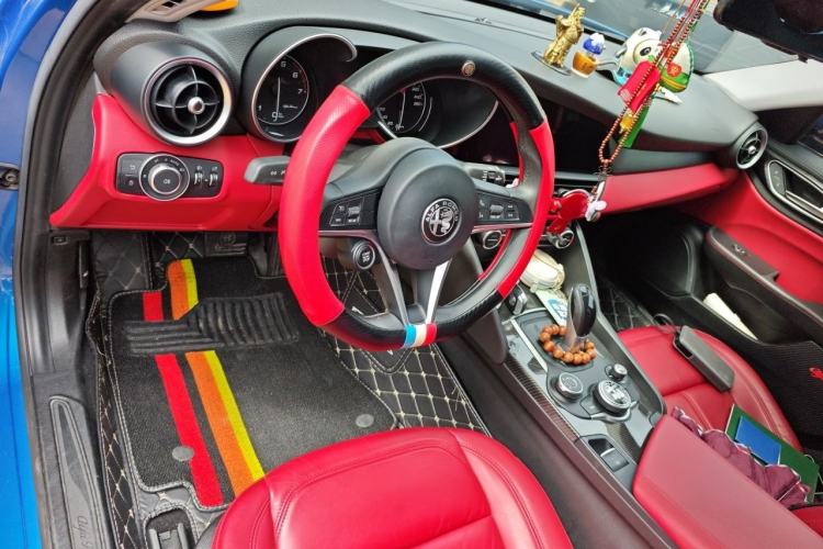 Used Alfa Romeo Giulia 2017 2.0T 200HP Elite Edition Center Console