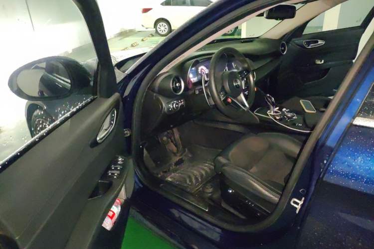 Used Alfa Romeo Giulia 2017 2.0T 280HP Luxury Edition Driver Seat