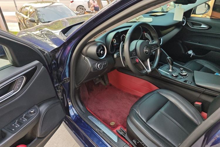 Used Alfa Romeo Giulia 2017 2.0T 280HP Luxury Edition Driver Seat