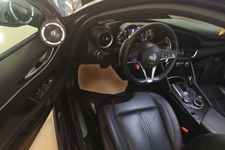 Used Alfa Romeo Giulia 2017 2.0T 280HP Luxury Edition Driver Seat