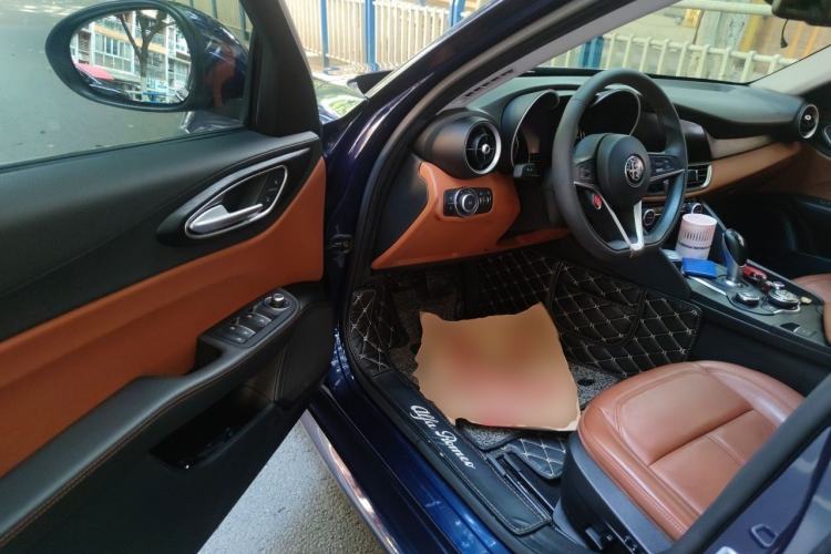 Used Alfa Romeo Giulia 2017 2.0T 200HP Luxury Edition Driver Seat
