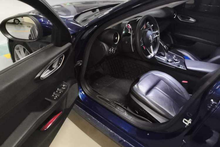 Used Alfa Romeo Giulia 2017 2.0T 280HP Luxury Edition Driver Seat
