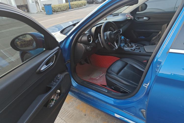 Used Alfa Romeo Giulia 2017 2.0T 200HP Luxury Edition Driver Seat