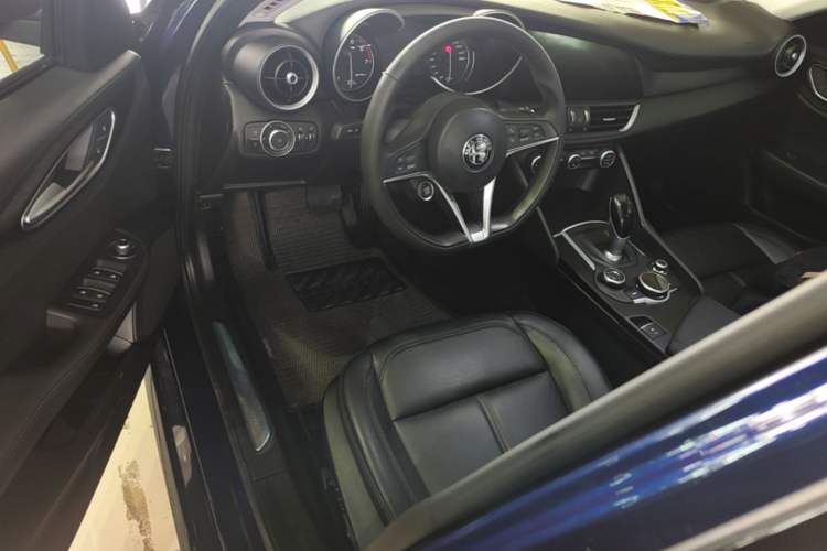 Used Alfa Romeo Giulia 2017 2.0T 200HP Luxury Edition Driver Seat