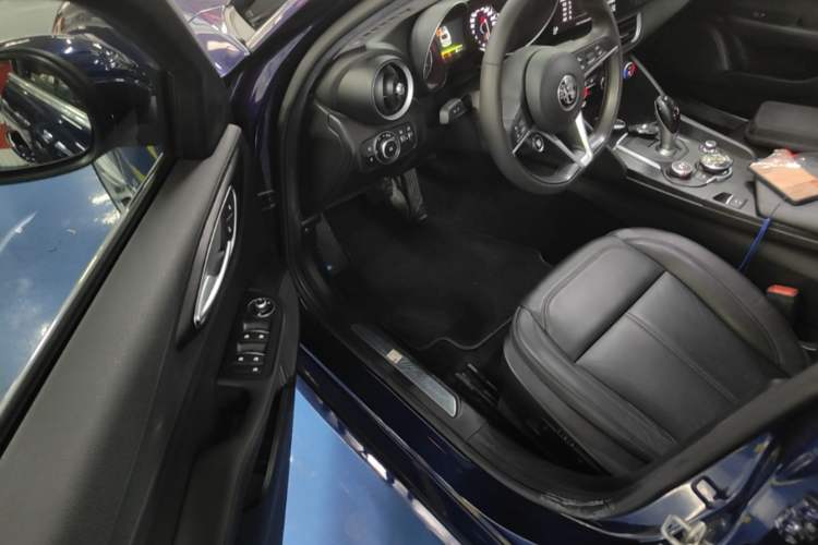 Used Alfa Romeo Giulia 2017 2.0T 200HP Luxury Edition Driver Seat