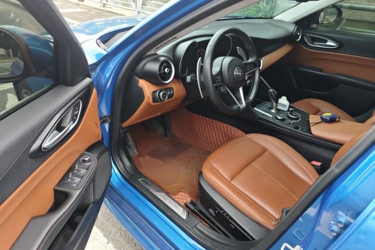 Used Alfa Romeo Giulia 2017 2.0T 280HP Luxury Edition Driver Seat