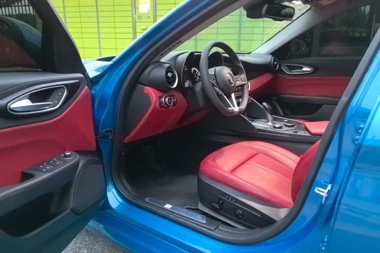 Used Alfa Romeo Giulia 2017 2.0T 200HP Luxury Edition Driver Seat