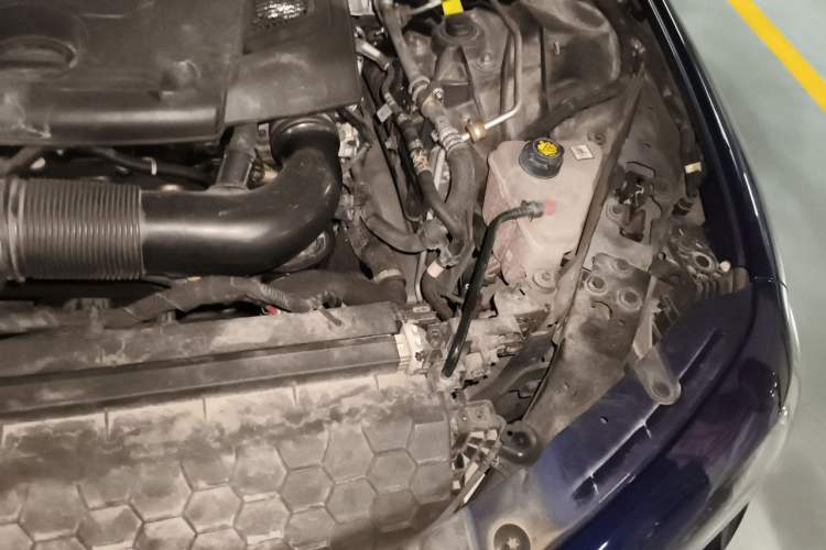 Used Alfa Romeo Giulia 2017 2.0T 280HP Luxury Edition Engine Bay Left