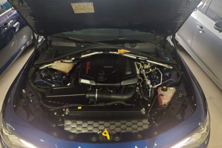 Used Alfa Romeo Giulia 2017 2.0T 280HP Luxury Edition Engine Bay