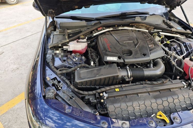 Used Alfa Romeo Giulia 2017 2.0T 280HP Luxury Edition Engine Bay Right