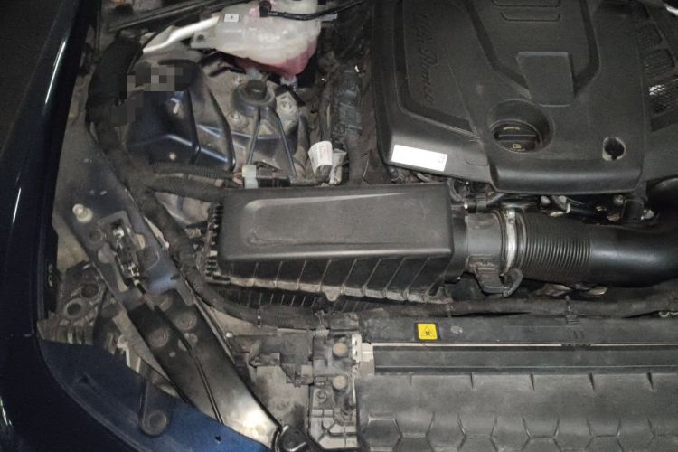 Used Alfa Romeo Giulia 2017 2.0T 200HP Luxury Edition Engine Bay Right