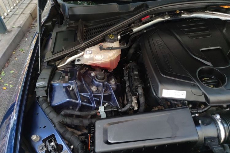 Used Alfa Romeo Giulia 2017 2.0T 200HP Luxury Edition Engine Bay Right