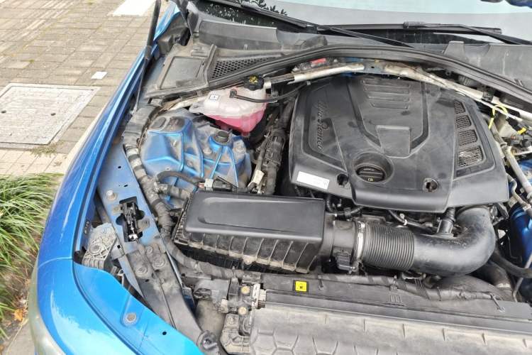 Used Alfa Romeo Giulia 2017 2.0T 280HP Luxury Edition Engine Bay Right
